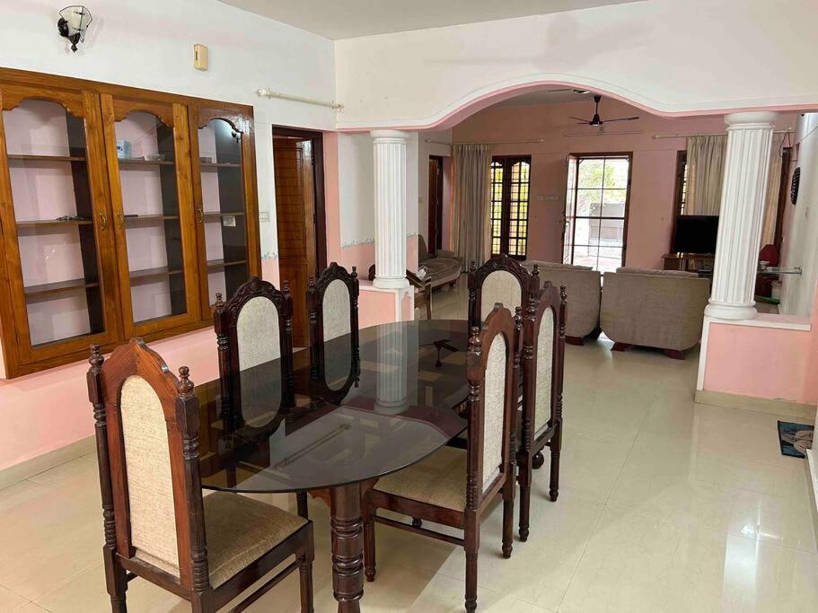 La Casa Trivandrum 4 Bhk Ac Luxury Villa At City Centre, Just 6 Kms To Airport Thiruvananthapuram Luaran gambar